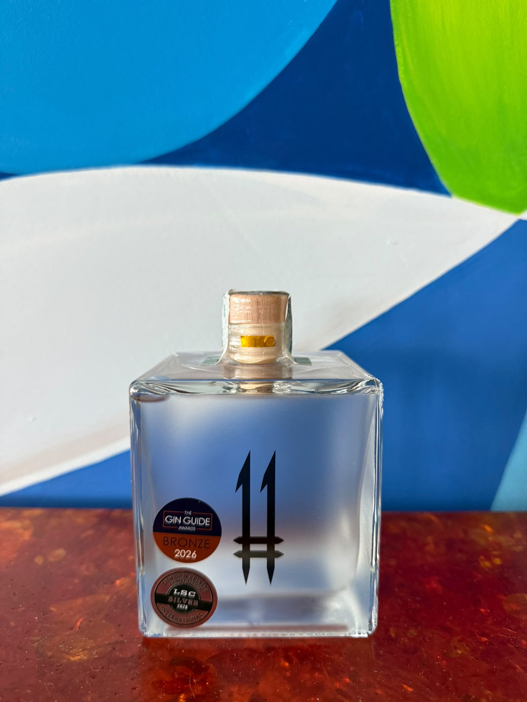 N.11 London Dry Gin — Il Guardiano, bottiglia quadrata con le medaglie The Gin Guide Awards 2026 e London Spirits Competition 2026